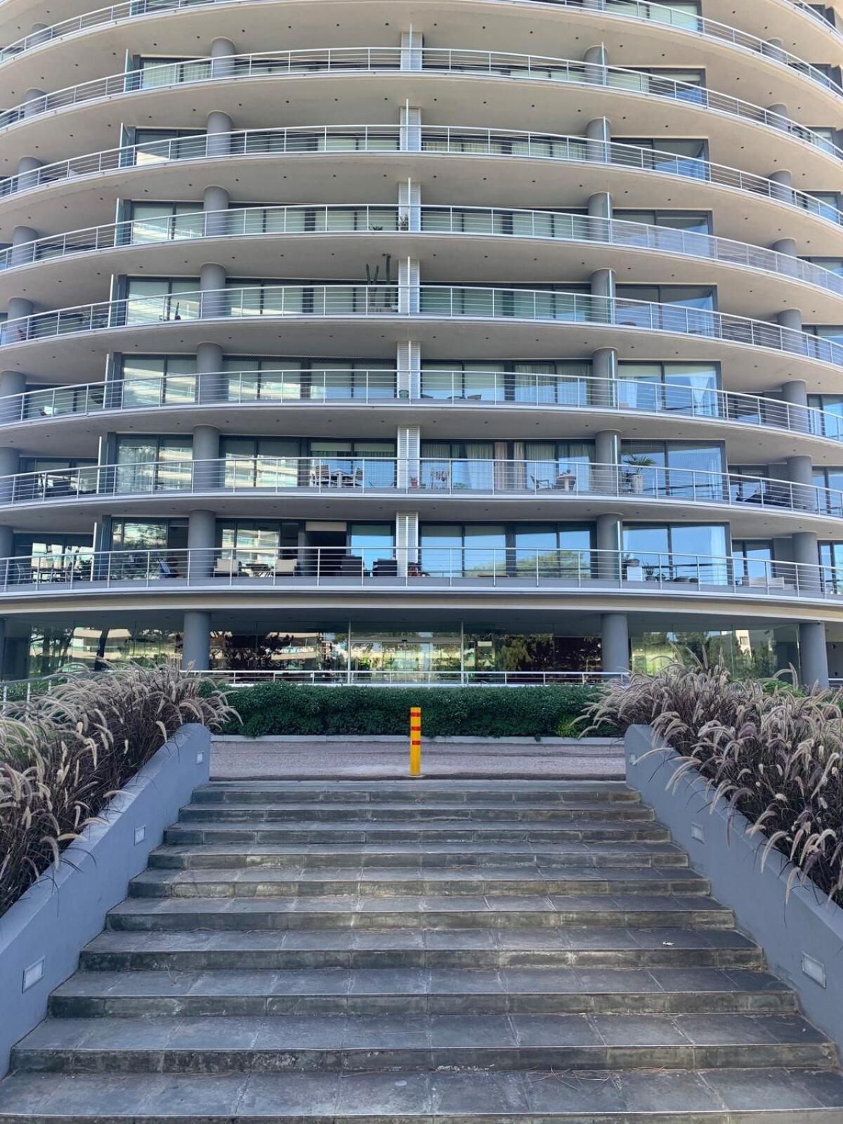 Apartamentos Torre Tressesenta Пунта дел Есте Екстериор снимка